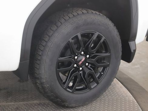 Used 2025 GMC Sierra 1500 Elevation image 14