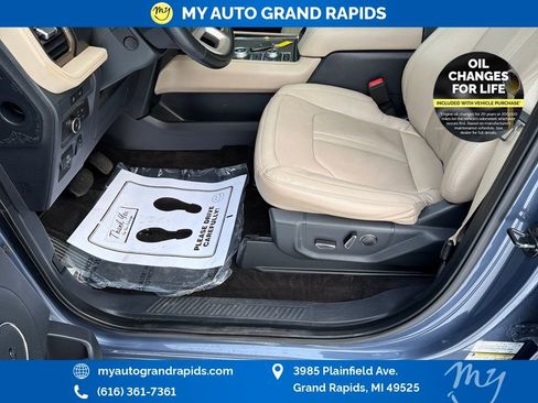 Used 2022 Ford Expedition Limited image 11