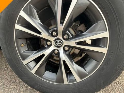 Used 2017 Toyota Highlander LE AWD/4WD image 33