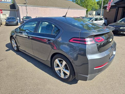 Used 2011 Chevrolet Volt Premium w/ Premium Trim Package FWD image 4