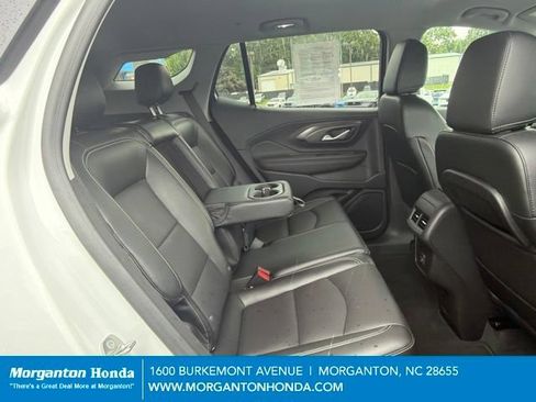 Used 2024 GMC Terrain SLT AWD/4WD image 32
