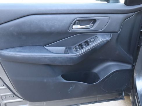Used 2024 Nissan Rogue SV FWD image 19