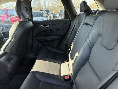 Used 2023 Volvo XC60 B5 Plus FWD image 11