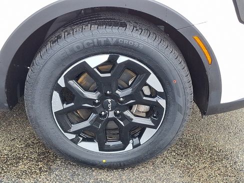 Used 2024 Kia Sorento S w/ Panoramic Sunroof Package image 8