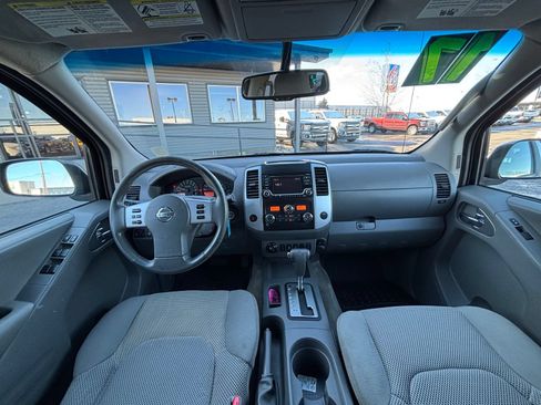 Used 2017 Nissan Frontier SV w/ SV Value Truck Package AWD/4WD image 18