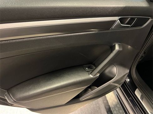 Used 2018 Volkswagen Passat 2.0T R-Line image 17