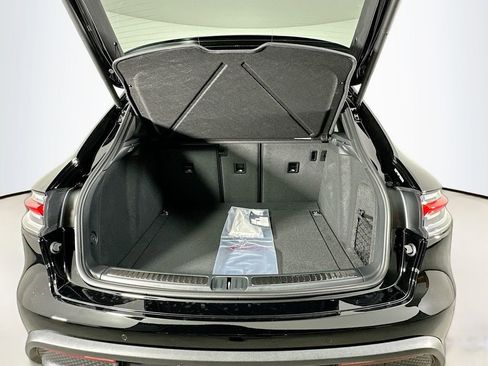 Certified 2026 Porsche Macan AWD/4WD image 28