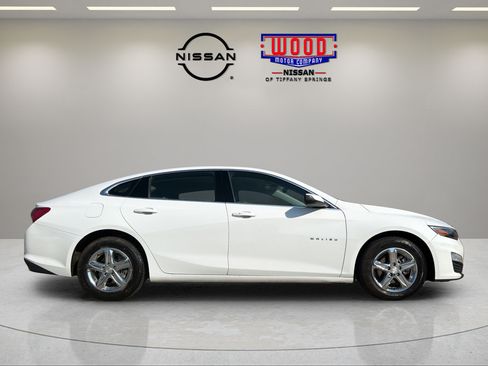 Used 2022 Chevrolet Malibu LT FWD image 2