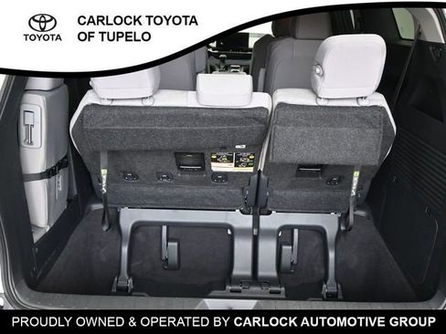 Used 2025 Toyota Sienna LE image 27