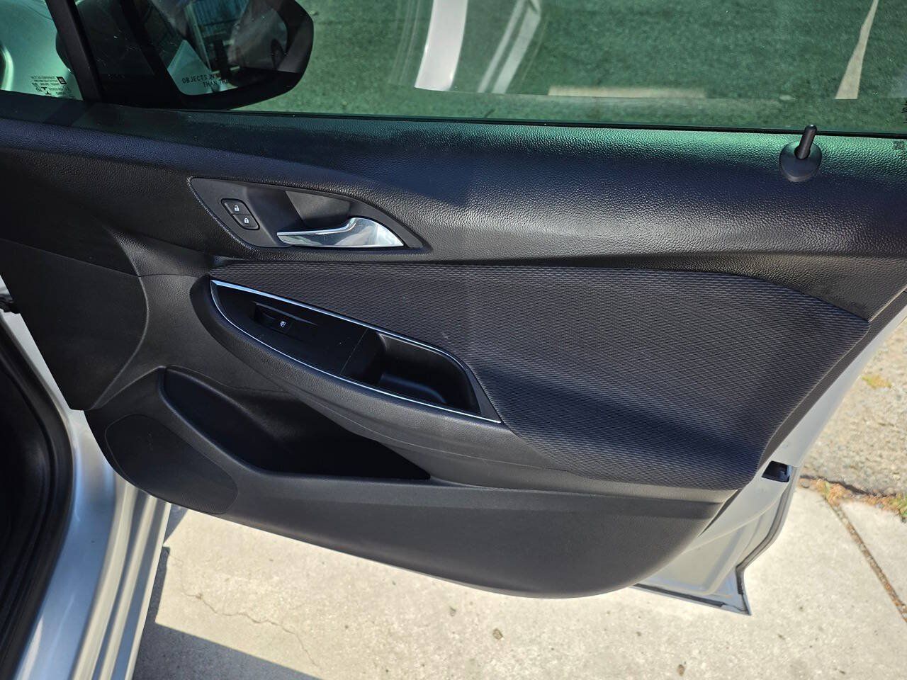 Used 2018 Chevrolet Cruze LS FWD image 32