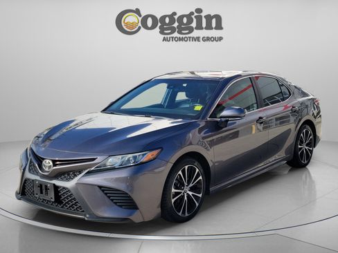 Used 2018 Toyota Camry SE w/ Moonroof Package FWD image 1