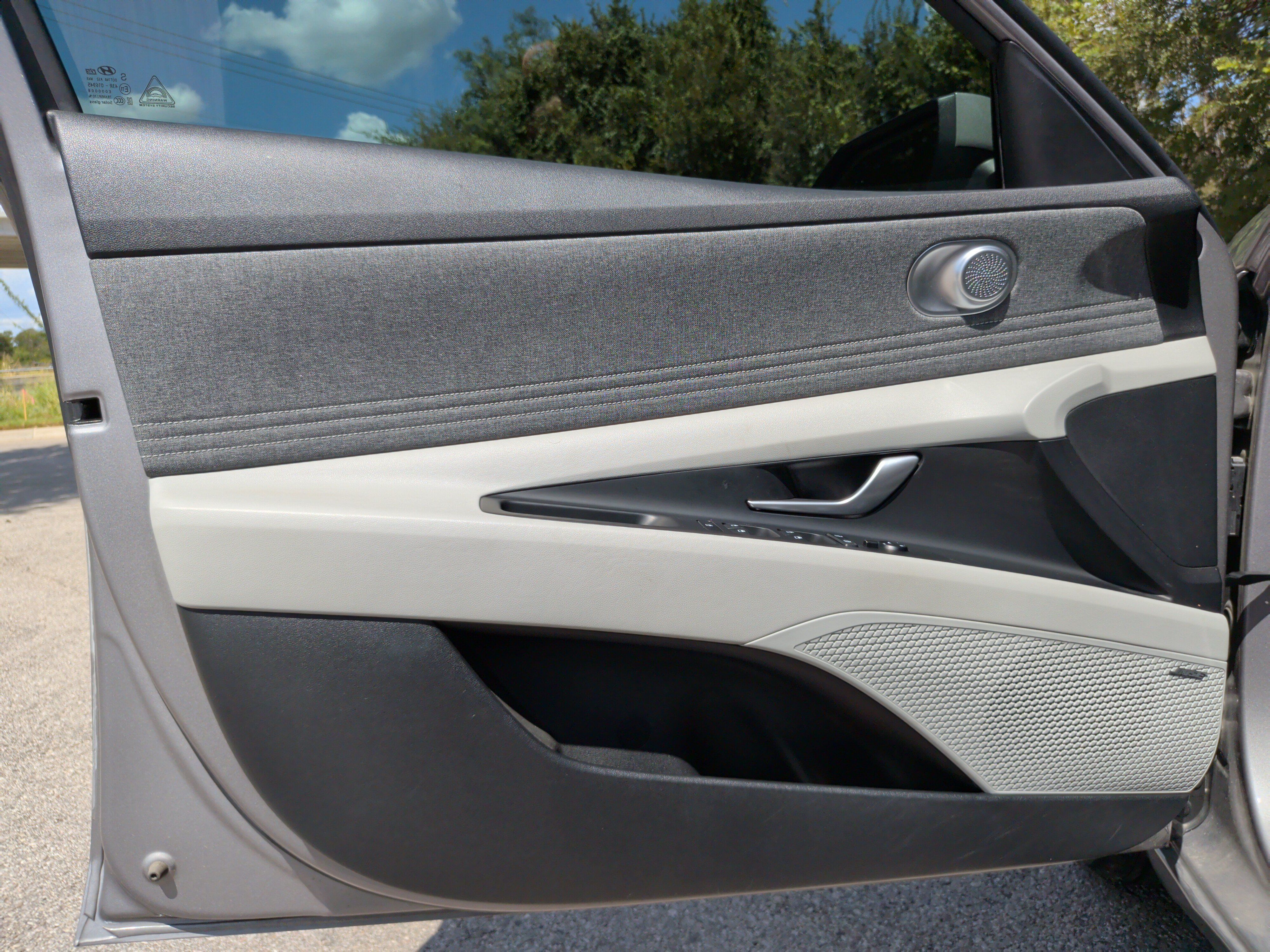 Used 2022 Hyundai Elantra Limited FWD image 28