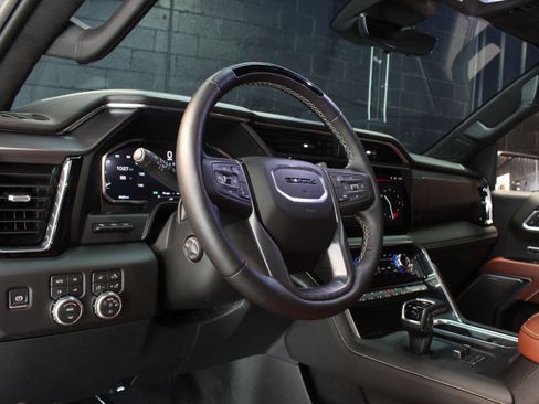 Used 2026 GMC Sierra 1500 Denali Ultimate w/ LPO, Black Badging Package AWD/4WD image 42