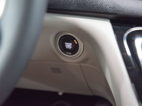 Used 2023 Chrysler Pacifica Touring-L FWD image 27