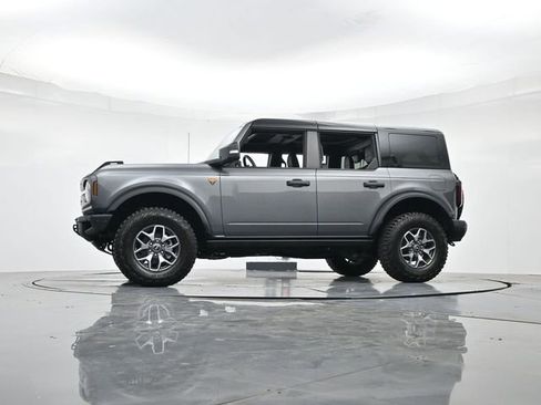 Used 2025 Ford Bronco Badlands image 36