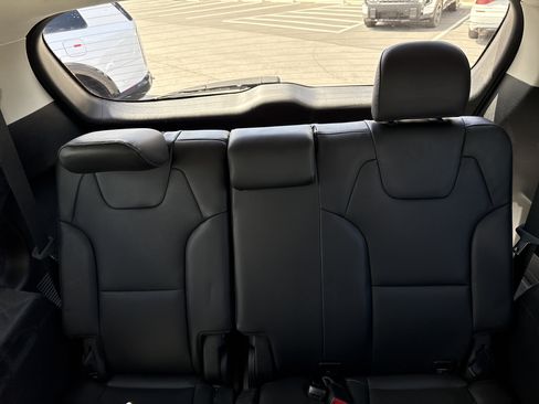 Used 2020 Kia Telluride S w/ S 8 Passenger Seating Package AWD/4WD image 13