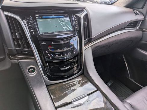 Used 2020 Cadillac Escalade Platinum w/ Escalade Sport Edition AWD/4WD image 24