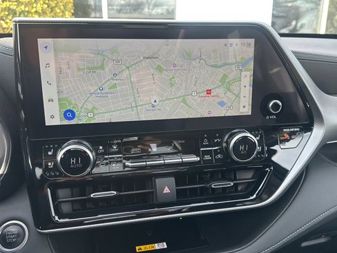 Used 2024 Toyota Highlander Platinum image 41