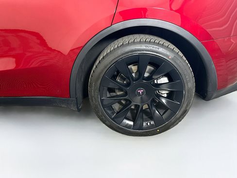 Used 2024 Tesla Model Y Long Range image 11