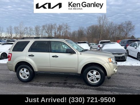 Used 2010 Ford Escape XLT image 4