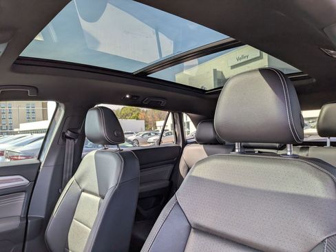 Used 2023 Volkswagen Atlas Cross Sport SE w/ Panoramic Sunroof Package FWD image 16