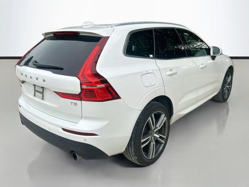 Used 2021 Volvo XC60 T5 Momentum w/ Protection Package Premier FWD image 5