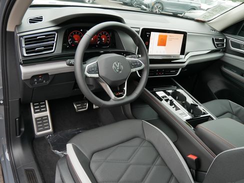 New 2026 Volkswagen Atlas Peak Edition image 8