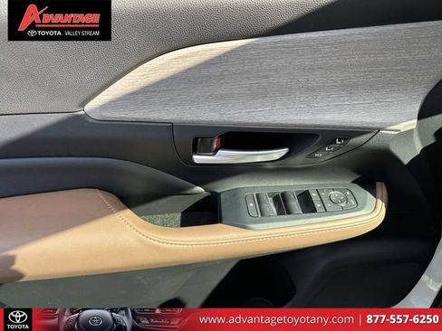 Used 2024 Toyota Grand Highlander AWD image 22