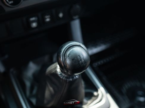 Used 2018 Toyota Tacoma TRD Sport AWD/4WD image 32