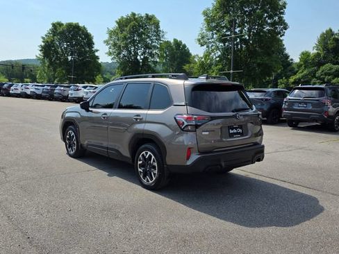 Used 2025 Subaru Forester Premium AWD/4WD image 6