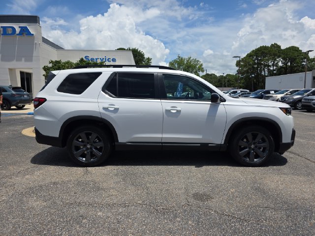 New 2026 Honda Pilot Sport image 3