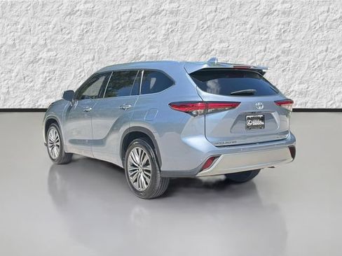 Used 2020 Toyota Highlander Platinum FWD image 5