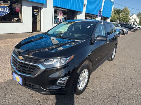 Used 2018 Chevrolet Equinox LT image 2