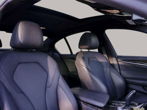 Used 2019 BMW 530e image 37