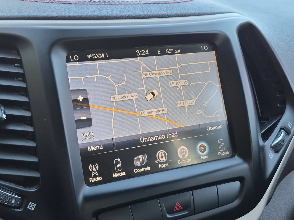 Used 2015 Jeep Cherokee Trailhawk w/ Comfort/Convenience Group AWD/4WD image 23