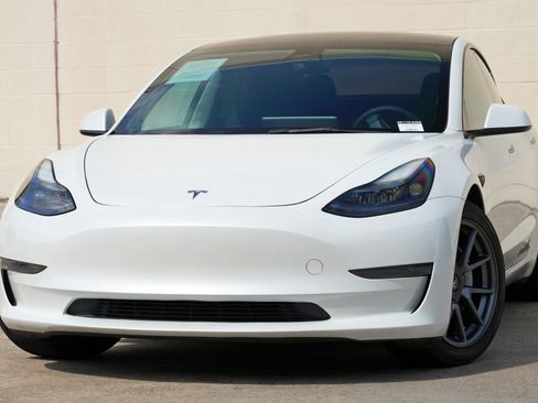Used 2023 Tesla Model 3 Standard Range RWD image 3
