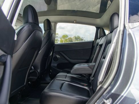 Used 2023 Tesla Model Y Long Range AWD/4WD image 24