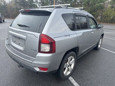 Used 2015 Jeep Compass High Altitude image 3