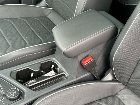 Used 2024 Volkswagen Tiguan SEL R-Line image 17