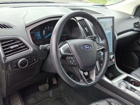 Used 2024 Ford Edge Titanium image 25