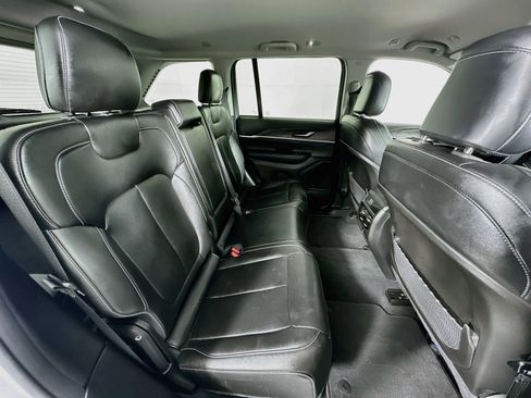 Used 2023 Jeep Grand Cherokee Limited w/ Black Appearance Package RWD image 26