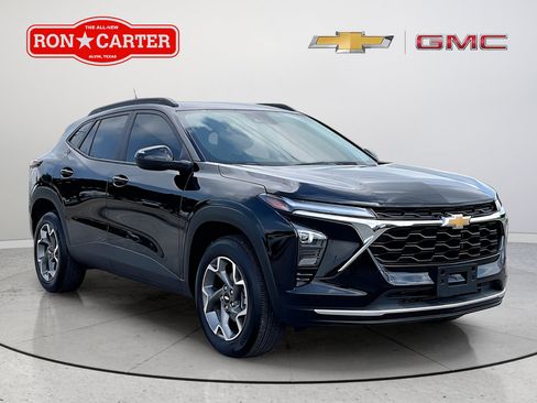 Used 2025 Chevrolet Trax LT FWD image 1