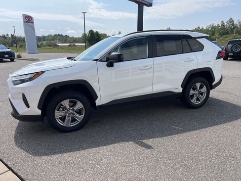 Used 2025 Toyota RAV4 LE AWD/4WD image 9