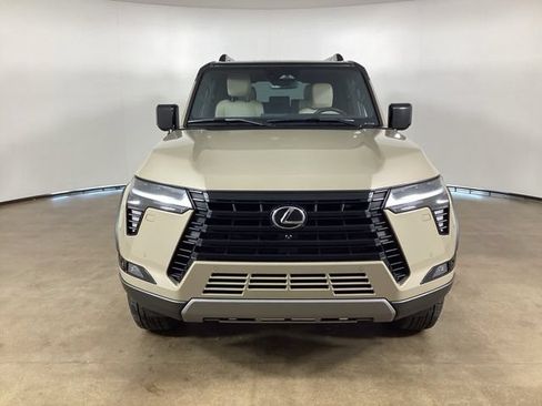 Used 2025 Lexus GX 550 AWD/4WD image 2