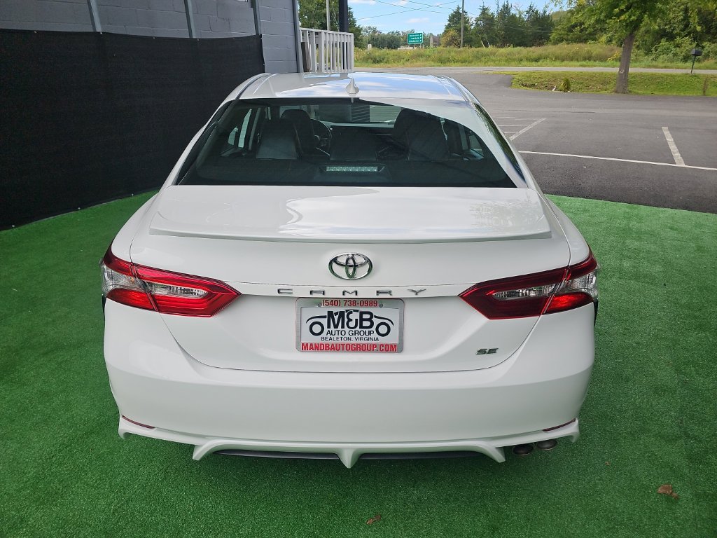 Used 2020 Toyota Camry SE FWD image 5