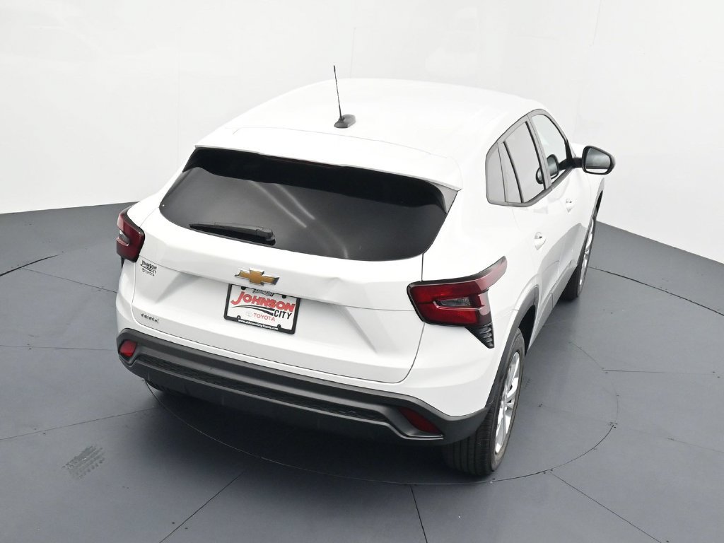 Used 2024 Chevrolet Trax LS FWD image 28
