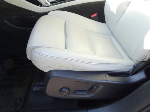 Used 2019 Volvo XC40 T5 Inscription image 8