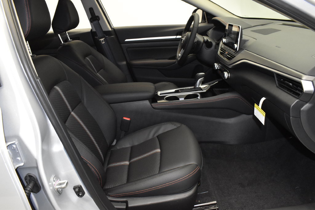 Used 2025 Nissan Altima 2.5 SR FWD image 25