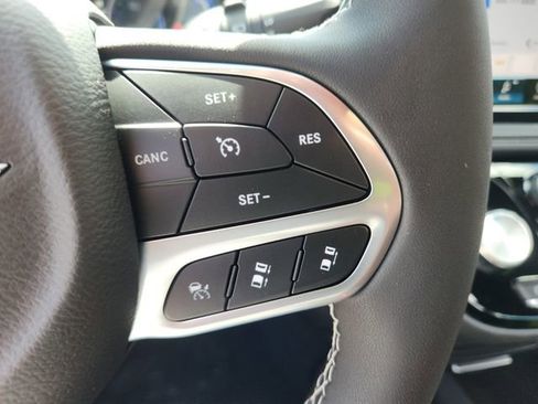 New 2026 Chrysler Pacifica Select image 13