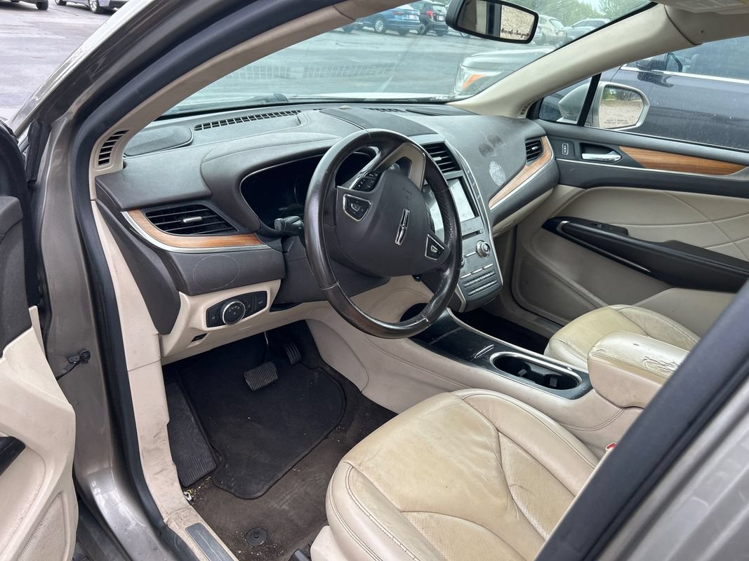 Used 2017 Lincoln MKC Select w/ Select Plus Package AWD/4WD image 2